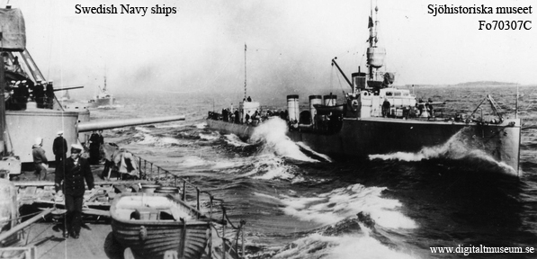 Destroyers alongside a panser ship